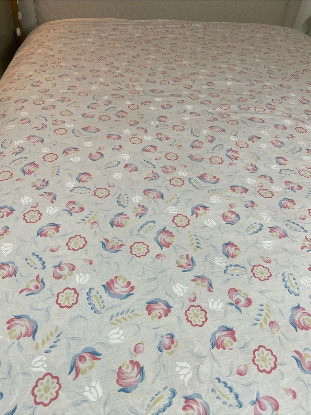 Floral Bow-Print Cotton Sheet in Cream with Pastel Pink & Blue CANNON